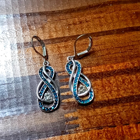 n/a Jewelry - Sparkle infinity knot dangle earrings